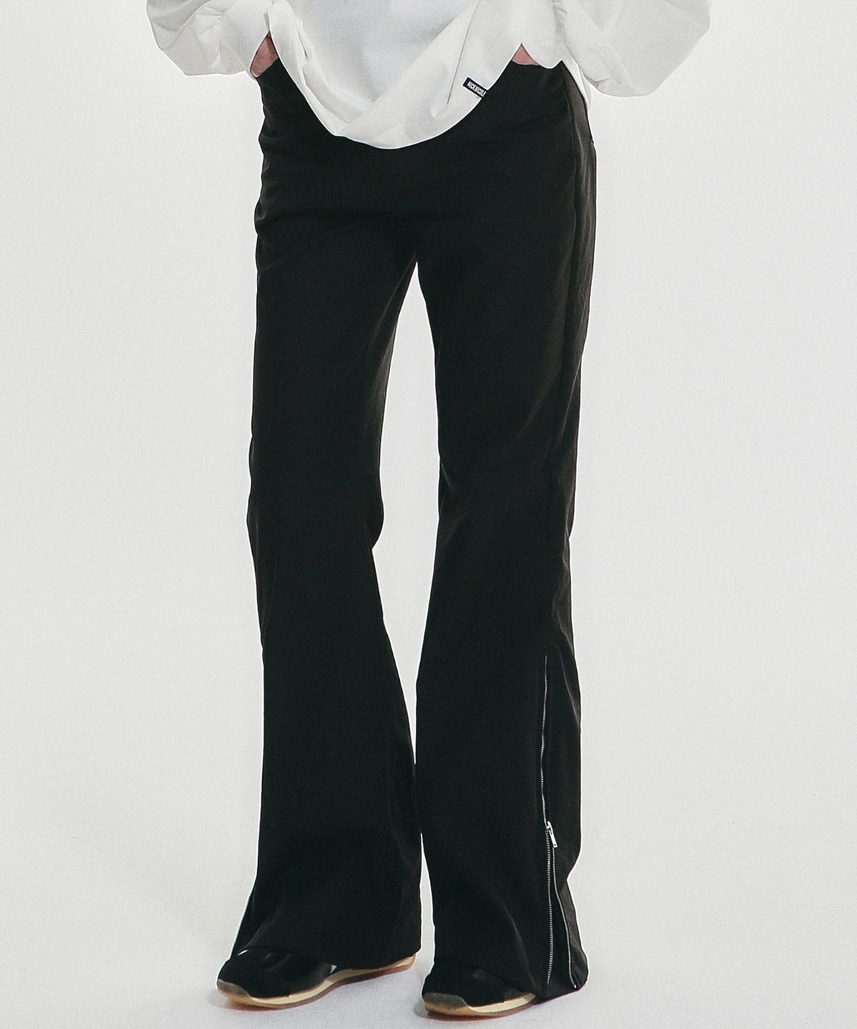 닉앤니콜(NICK&NICOLE) TWO WAY SLIT ZIPPER PANTS_BLACK