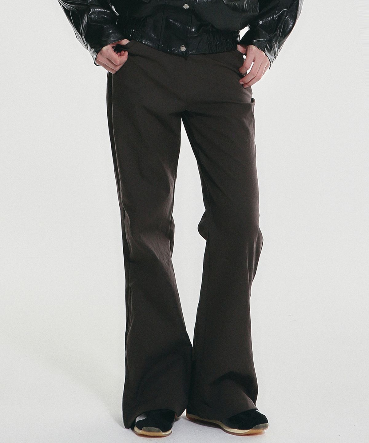 닉앤니콜(NICK&NICOLE) TWO WAY SLIT ZIPPER PANTS_CHARCOAL