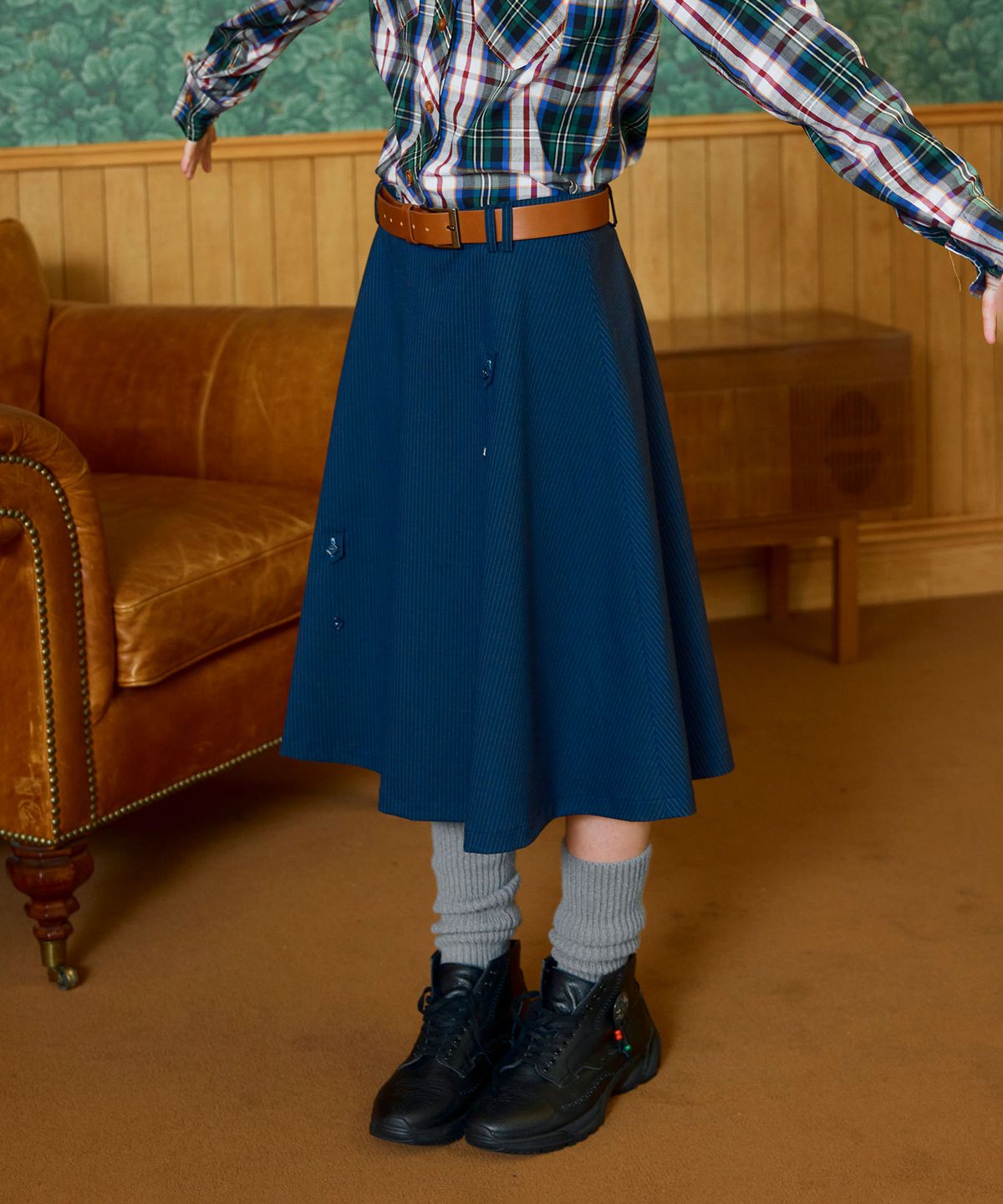 헤레틱(HERETIC) BUTTON FLARED SKIRT / navy