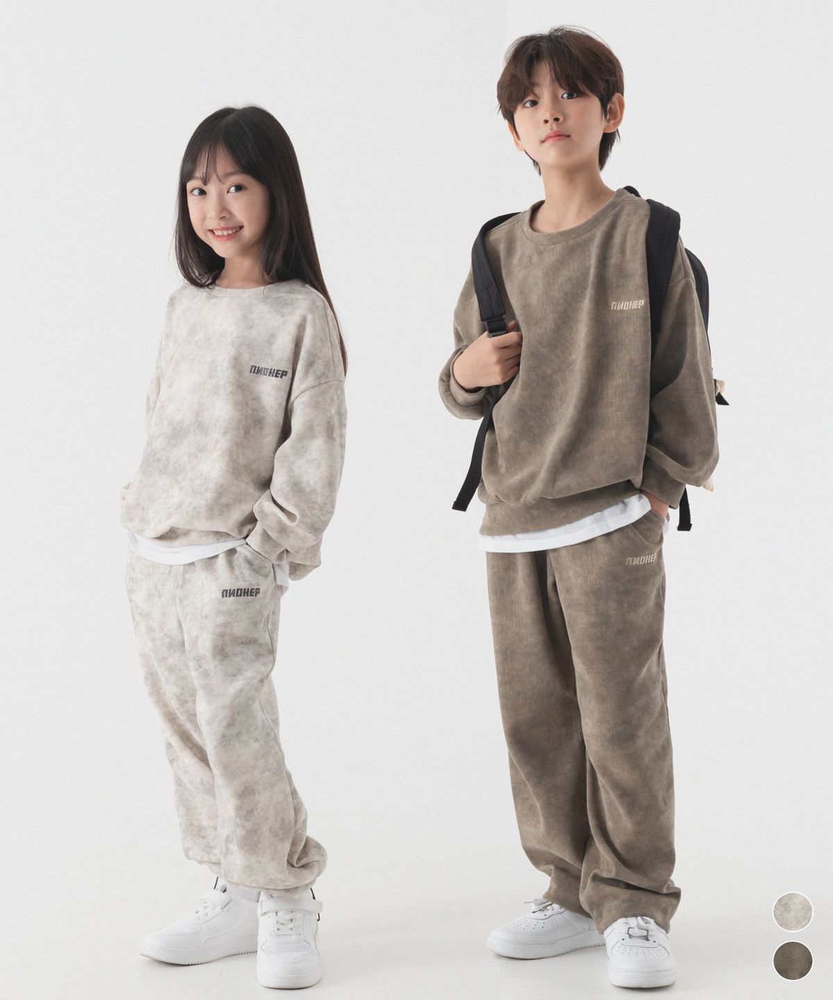 피아네르 키즈(PIANER KIDS) [SET] 타이다이 로고 맨투맨&스트링 팬츠 셋업 (2color)