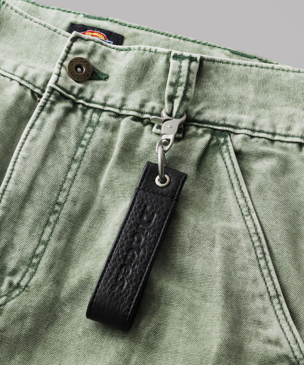 디키즈(DICKIES) 카우 레더 스트랩 키링 Black
