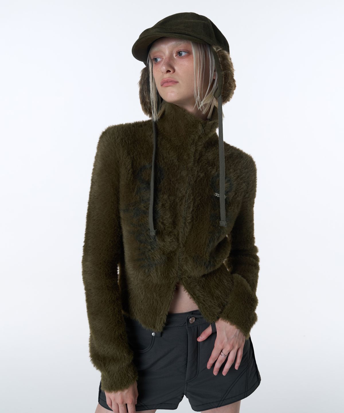 오디너리 홀리데이(ORDINARY HOLIDAY) HAIRY LOGO ZIP-UP CARDIGAN [KHAKI]