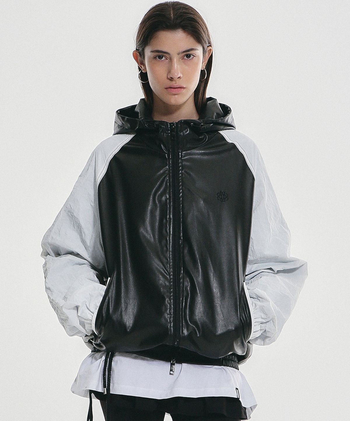 닉앤니콜(NICK&NICOLE) RAGLAN HOODY LEATHER JUMPER_BLACK WHITE