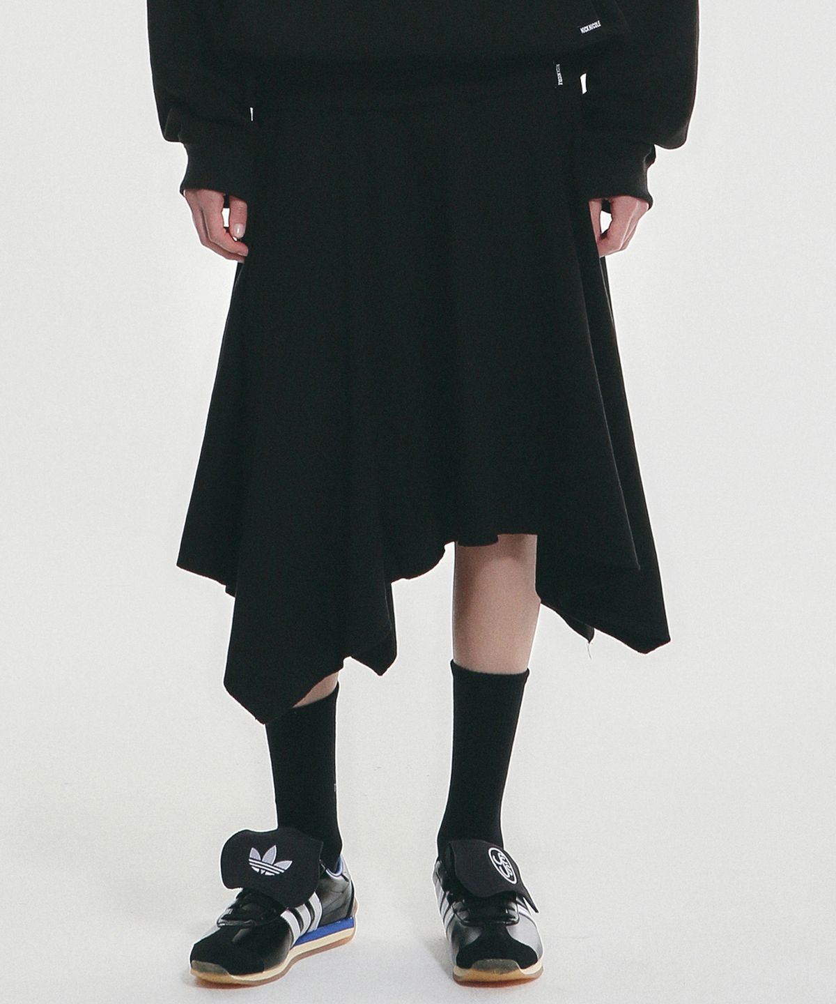닉앤니콜(NICK&NICOLE) SHIRRING FLARE MIDI SKIRT_BLACK