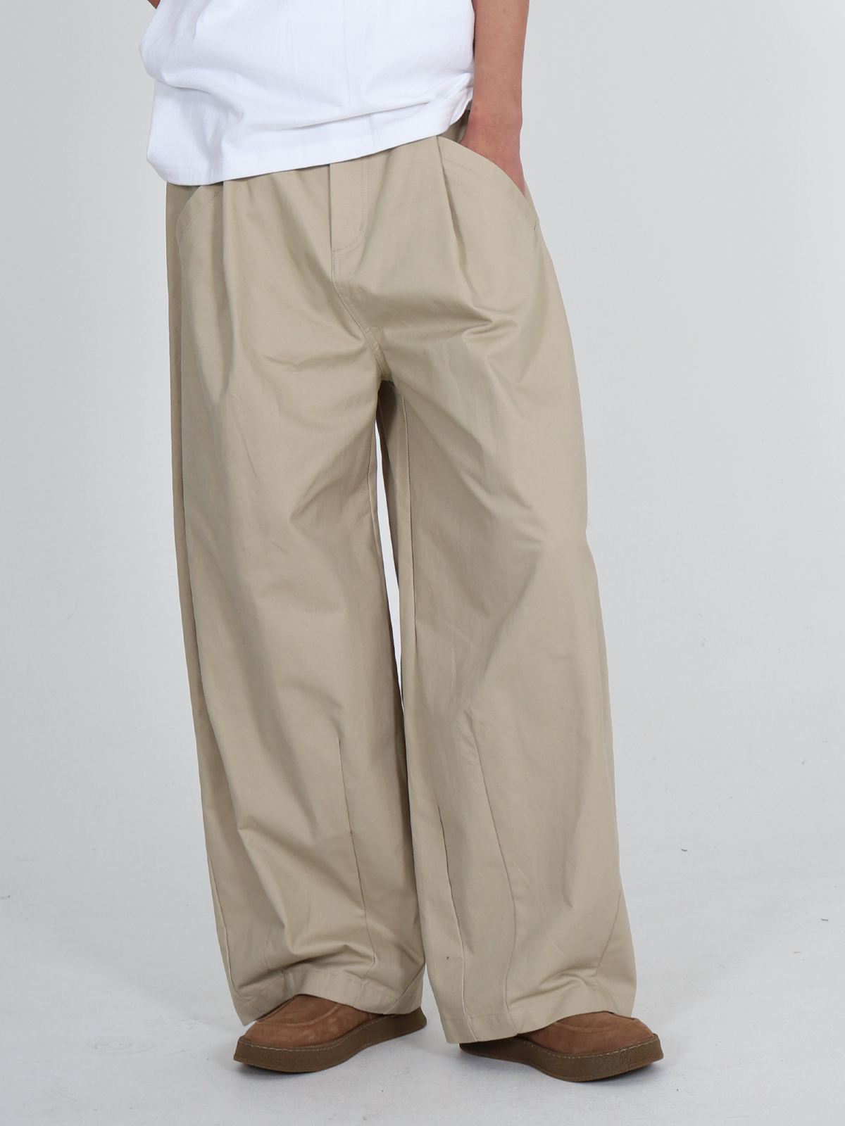 MUSINSA | BUTTON SEOUL Pintuck Wide Balloon Chino Pants (Beige)