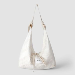네츄럴 자수 삼각 숄더백 _ [네츄럴]