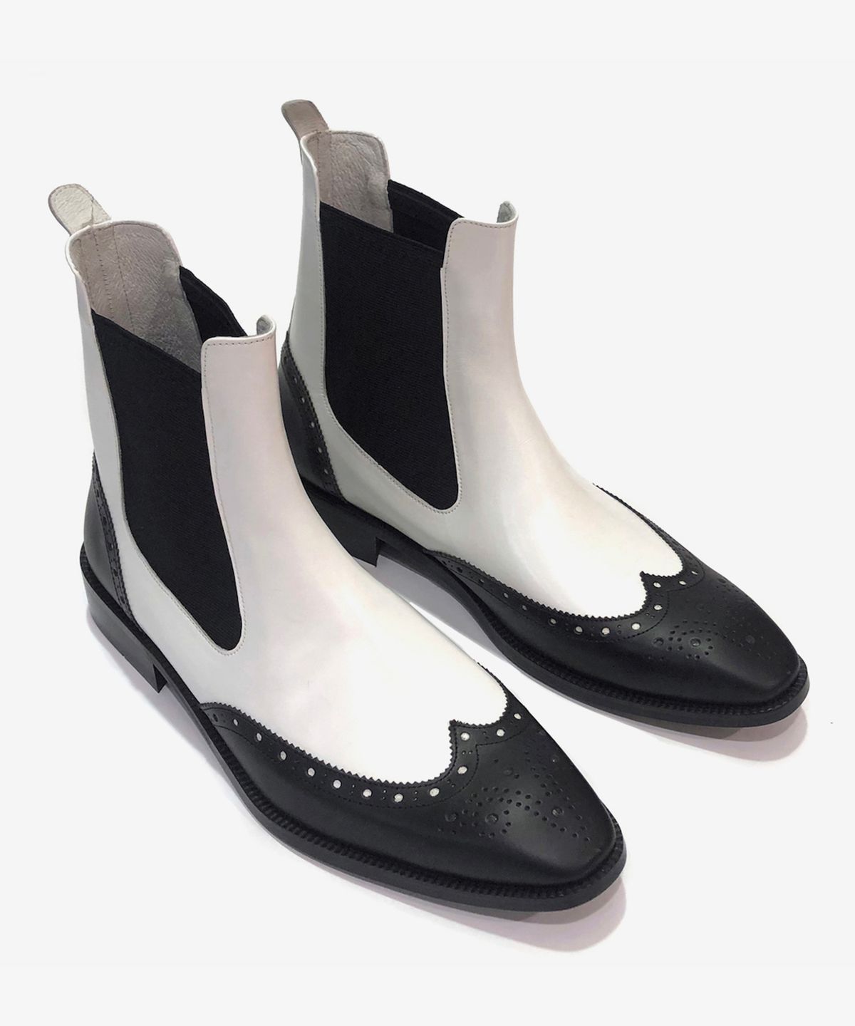 조앤슈(JOENSHOE) 릴 윙팁 콤비 첼시부츠 블랙화이트