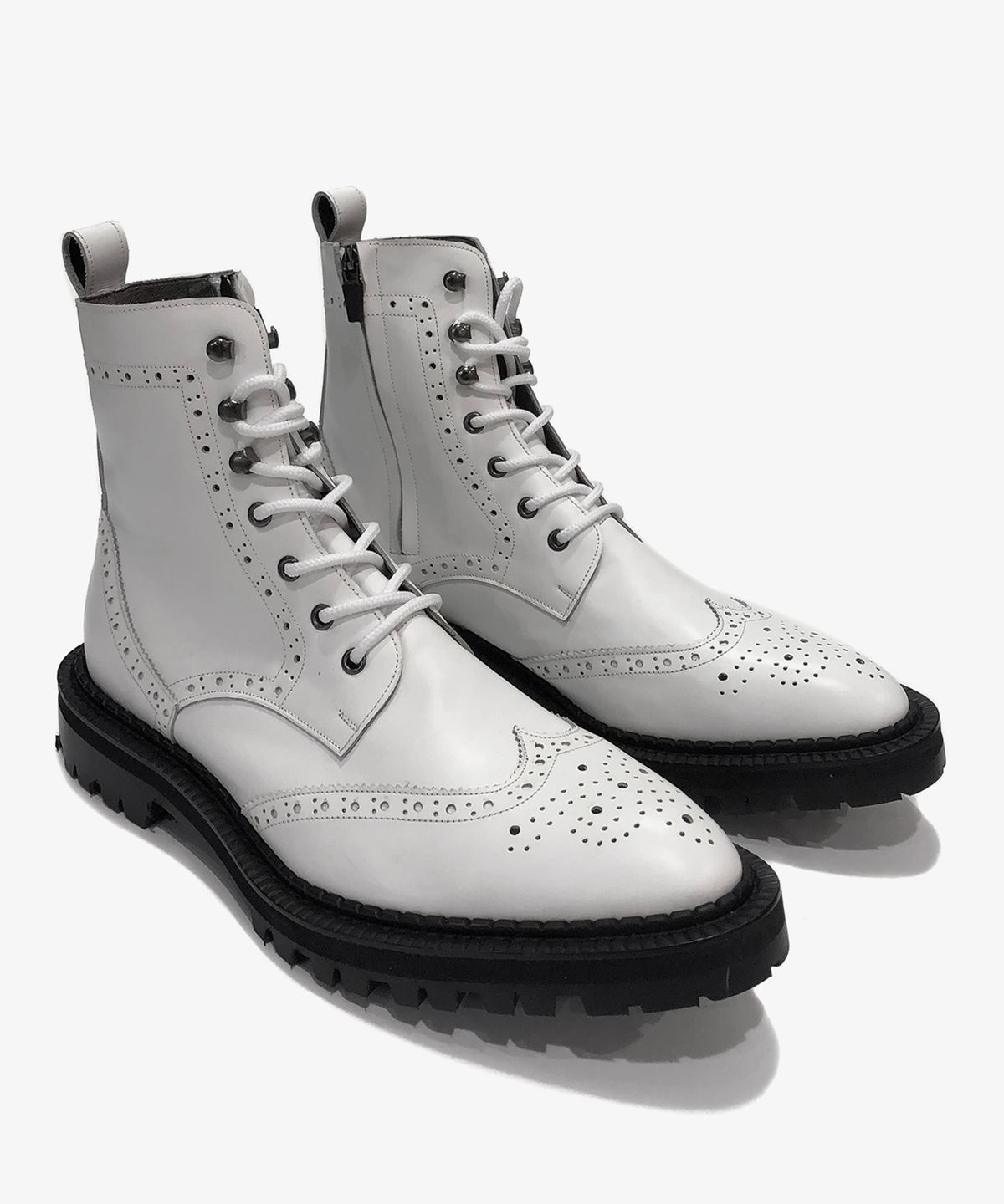 조앤슈(JOENSHOE) 윙팁 스퀘어 워커부츠 화이트