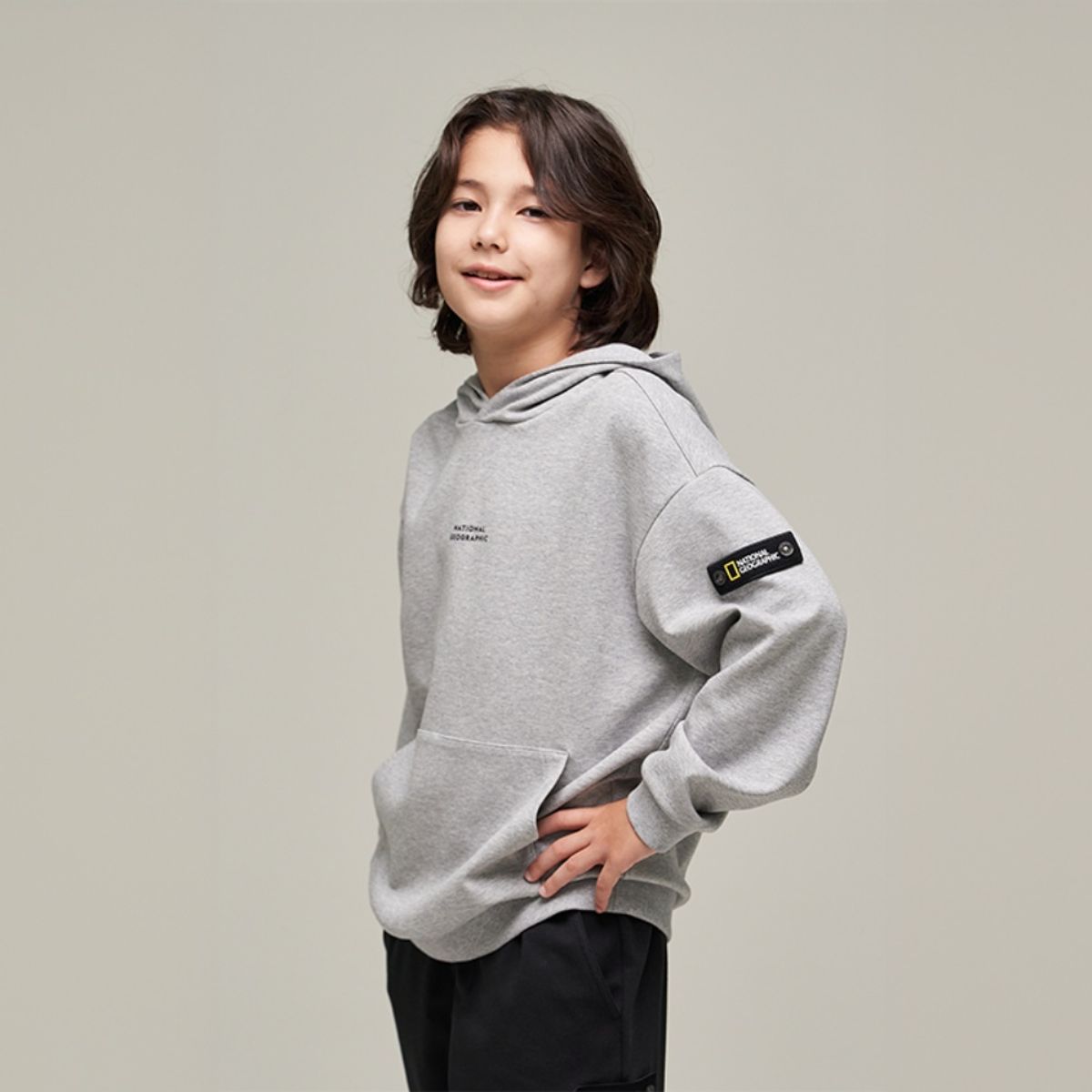 내셔널지오그래픽 키즈(NATIONAL GEOGRAPHIC KIDS) K243UHD910 백그래픽 후드 티셔츠 MGREY