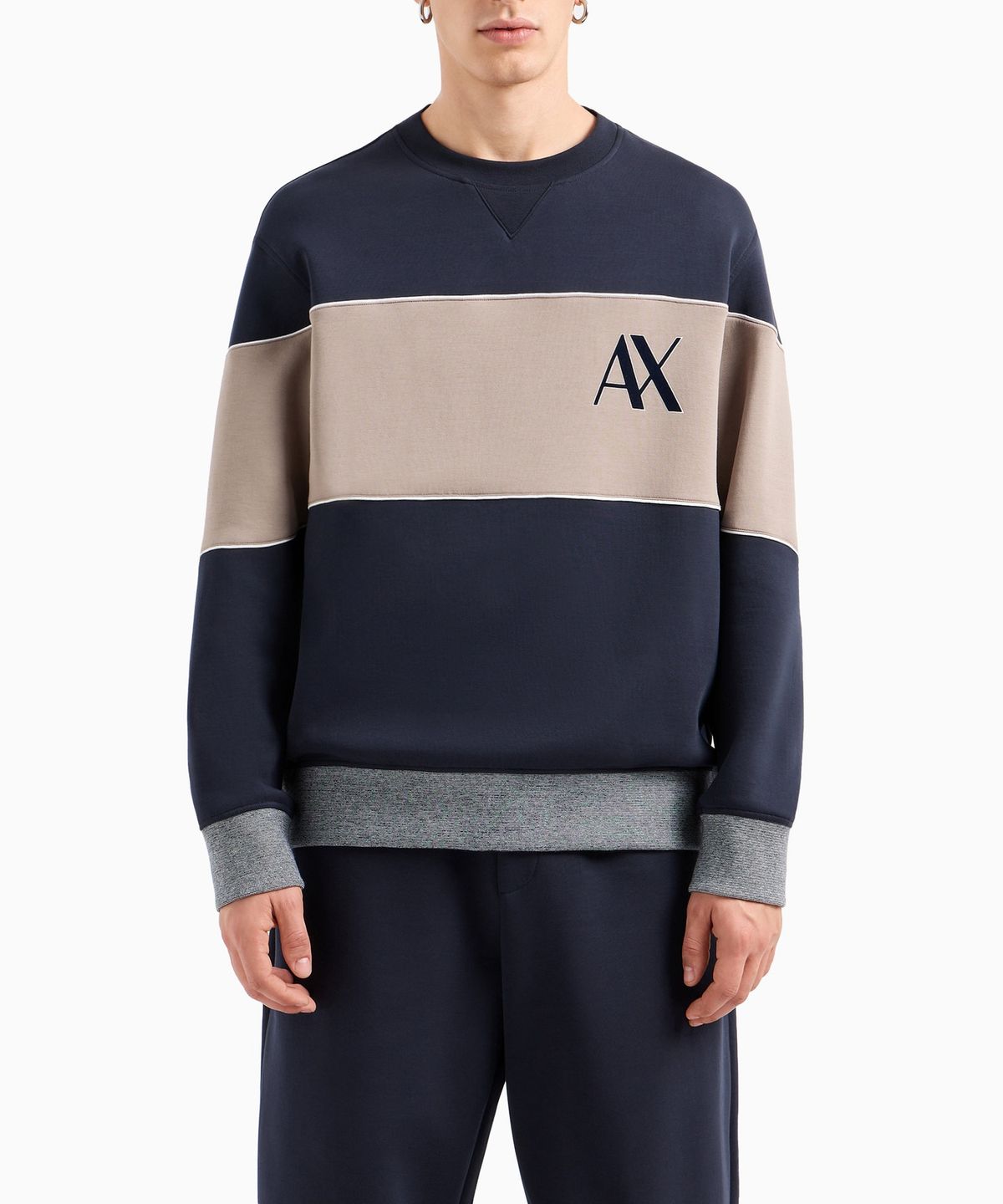 아르마니 익스체인지(ARMANI EXCHANGE) 남성 플록 로고 배색 크루넥 맨투맨_네이비 A414331019