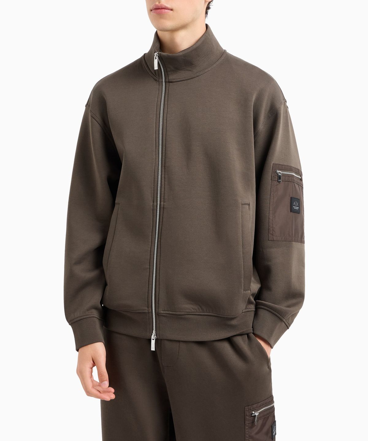 아르마니 익스체인지(ARMANI EXCHANGE) 남성 지퍼 포켓 슬리브 하이넥 집업_올리브 A414331030