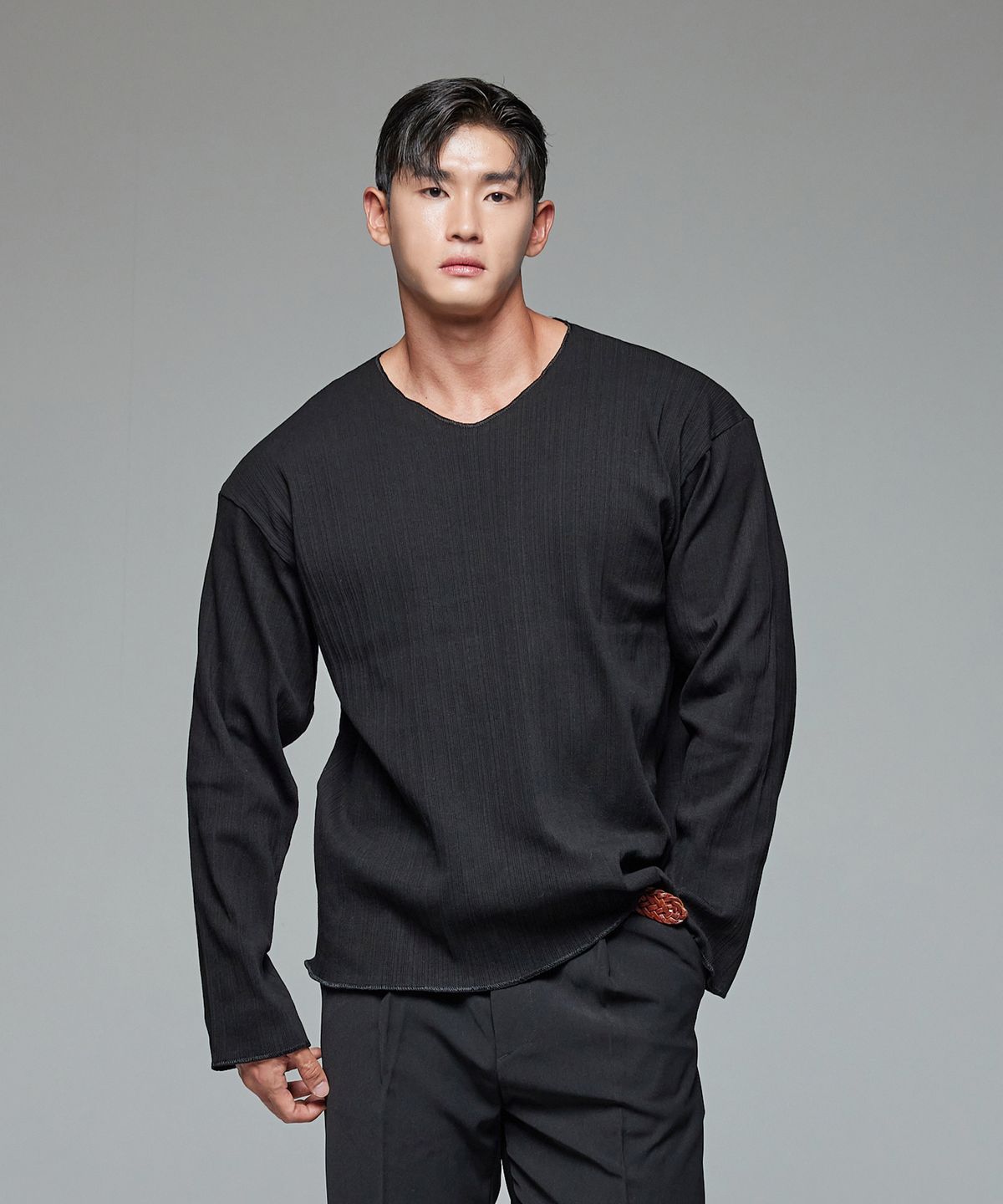 레브엘드(LEVELD) 루즈핏 보트넥 티셔츠 블랙
