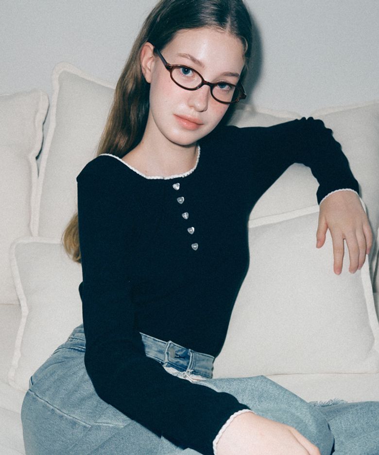 EYELET HEART BUTTON HENRYNECK LONG SLEEVE BLACK