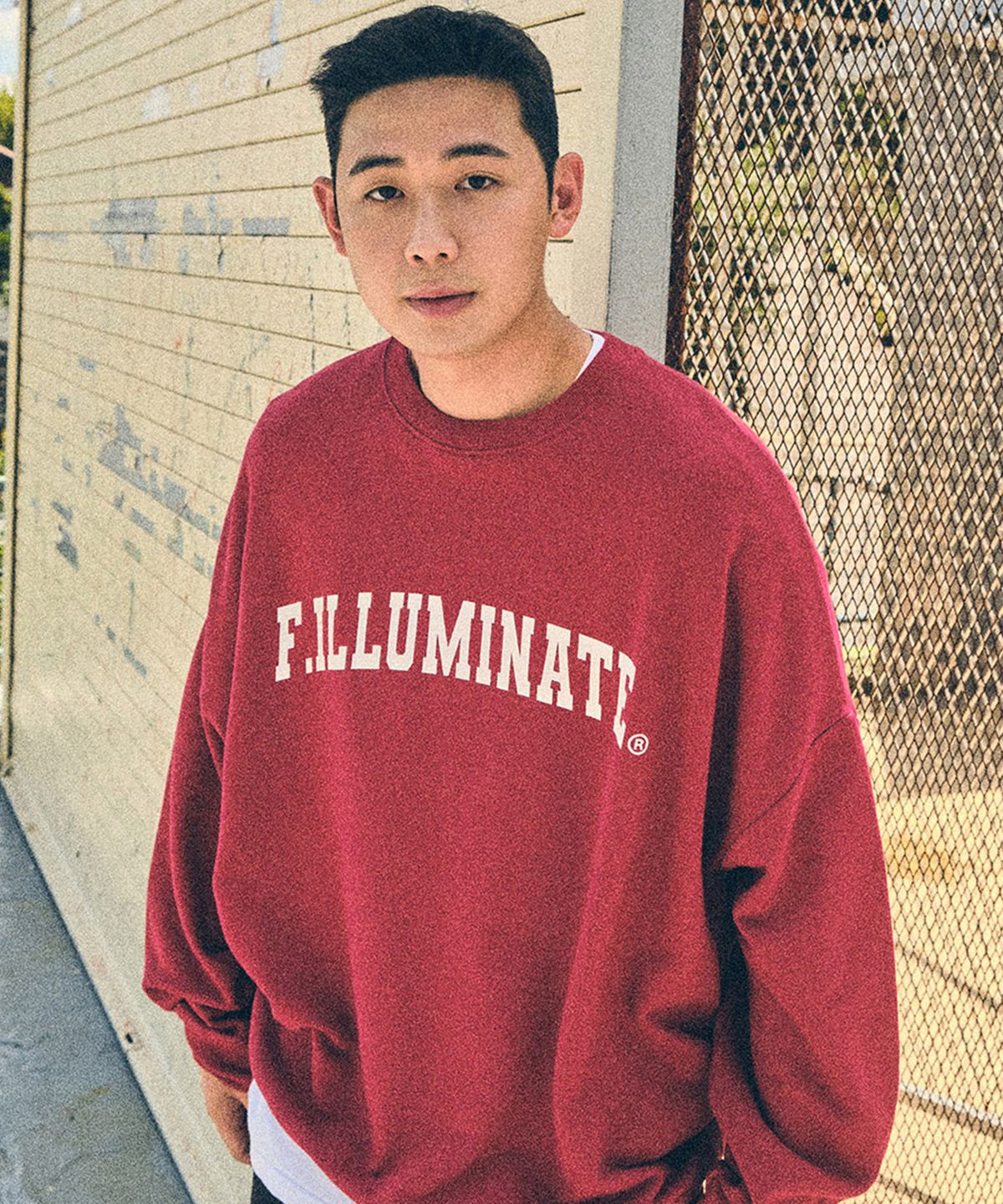 필루미네이트(FILLUMINATE) [FW]오버핏 아치 로고 스웨트 셔츠-와인