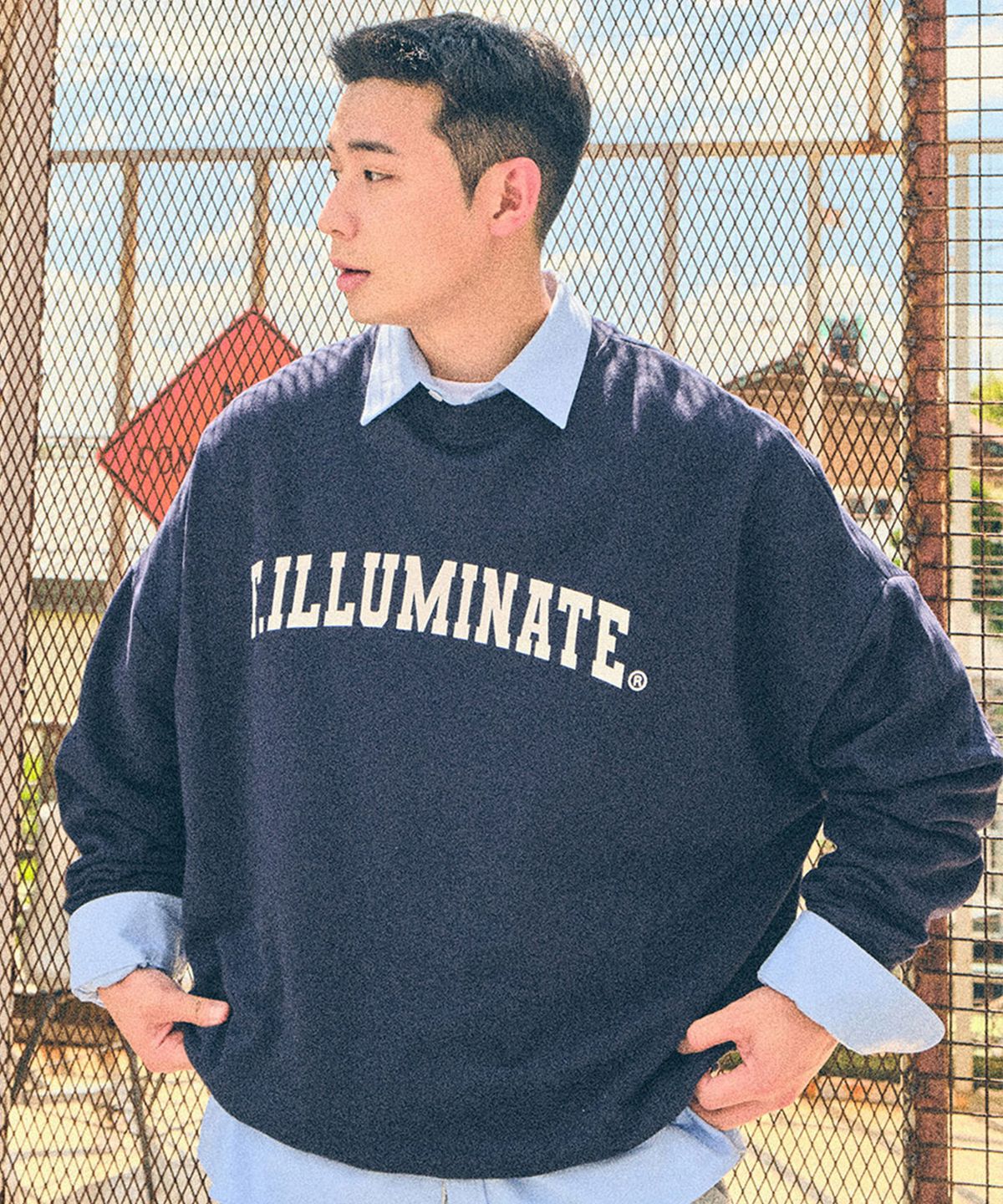 필루미네이트(FILLUMINATE) [FW]오버핏 아치 로고 스웨트 셔츠-네이비