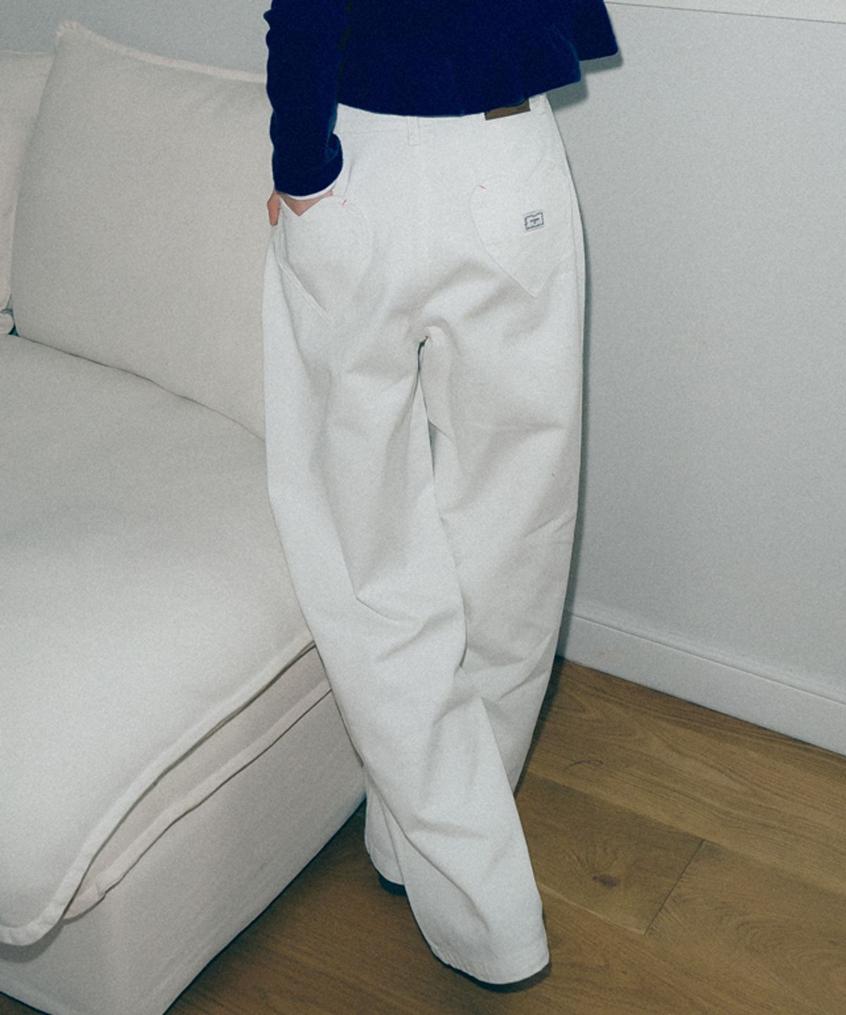 론론(RONRON) BACK HEART STITCH POCKET DENIM PANTS WHITE