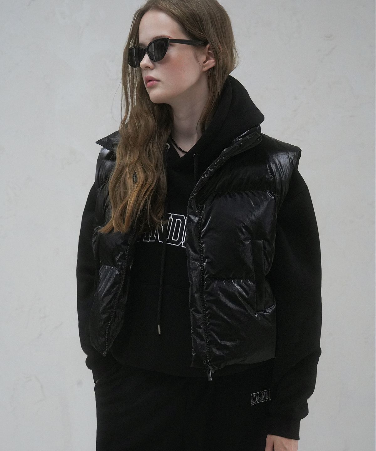 어반드레스(AVANDRESS) Siberia Duck Stella Crop Vest BLACK