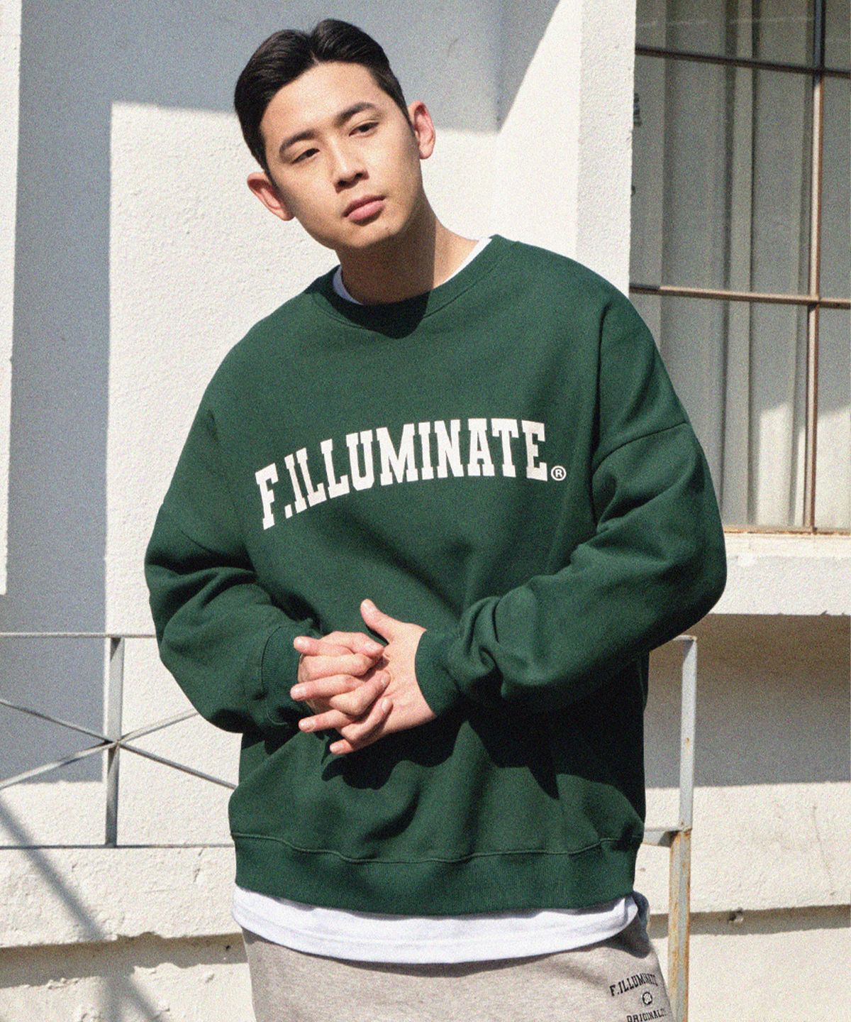 필루미네이트(FILLUMINATE) [FW]오버핏 아치 로고 스웨트 셔츠-그린
