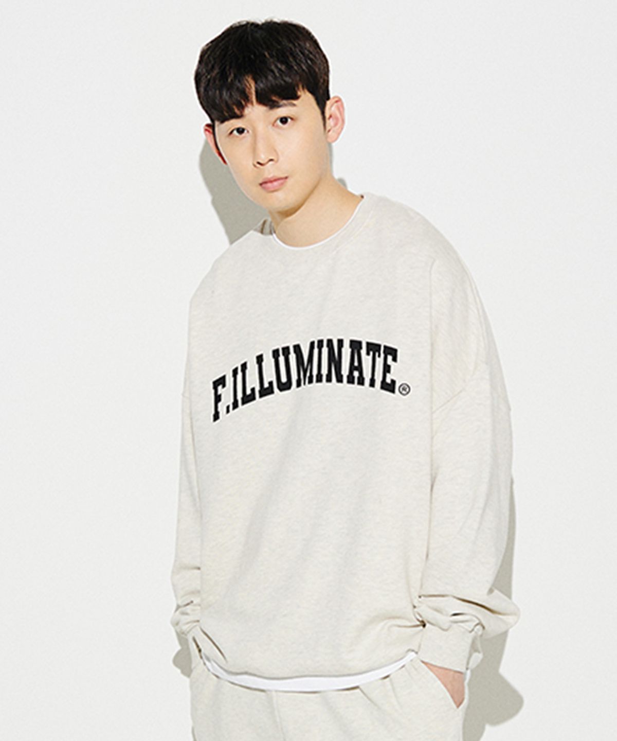 필루미네이트(FILLUMINATE) [FW]오버핏 아치 로고 스웨트 셔츠-오트밀