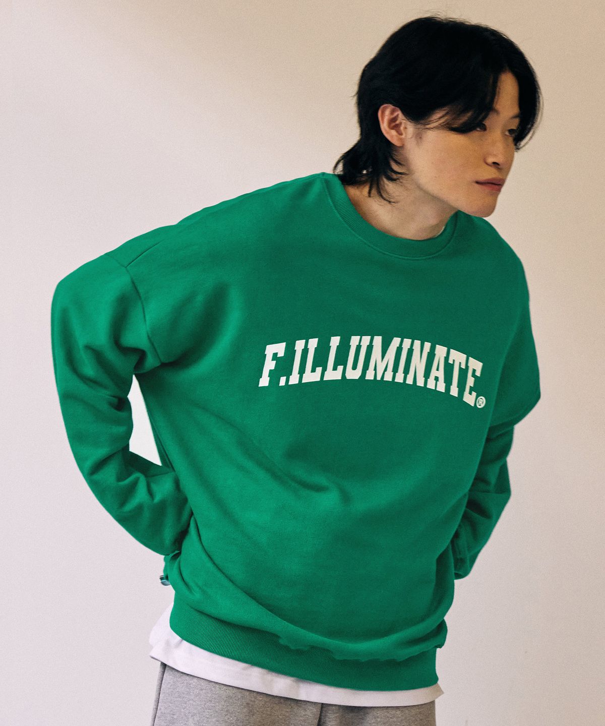 필루미네이트(FILLUMINATE) [FW]오버핏 아치 로고 스웨트 셔츠-라이트 그린