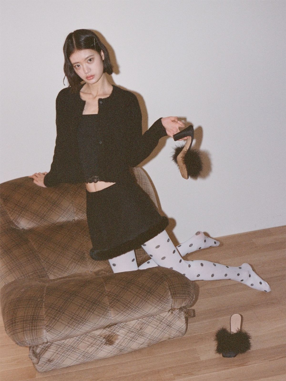글로니(GLOWNY) BURNING FUR SKIRT (BLACK)