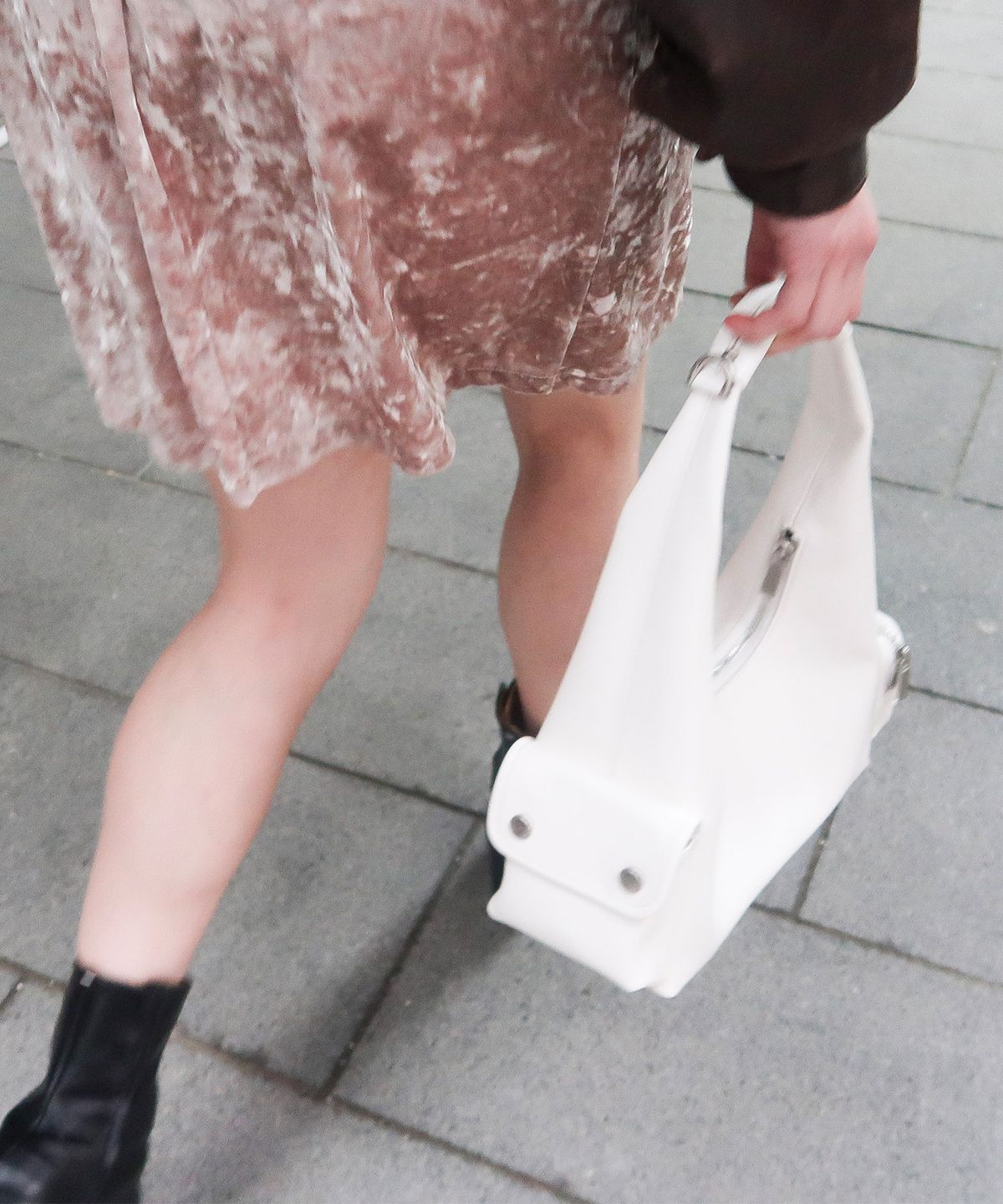 코이무이(KOIMOOI) Pocket Hobo Bag Small (Ivory)