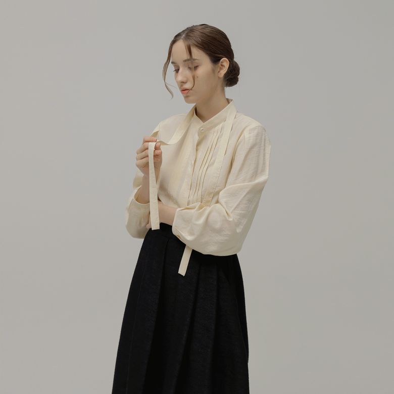 핀턱 버튼 타이블라우스