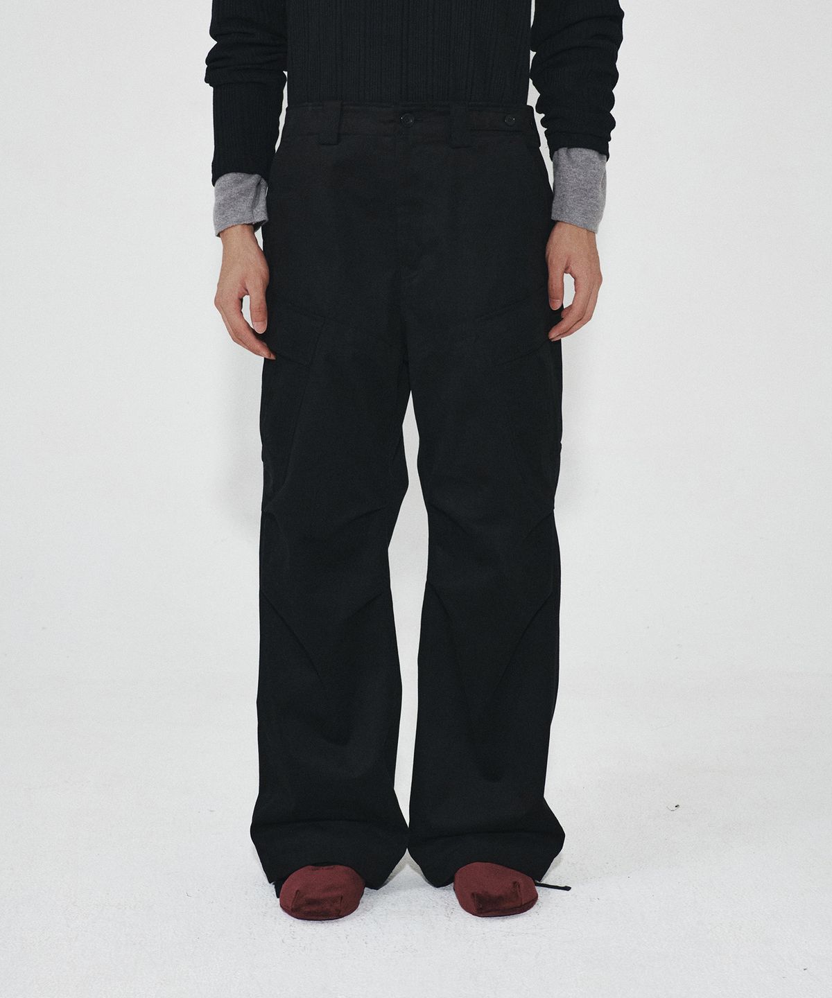 호이테(HEUTE) DIAGONAL CARGO PANTS (BLACK)