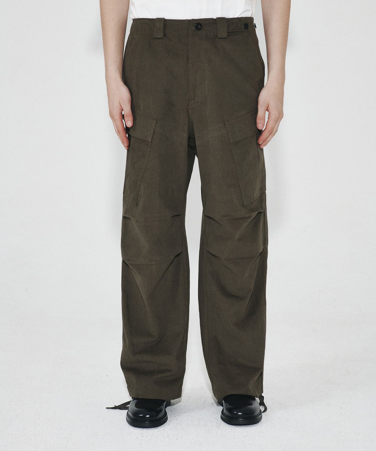 호이테(HEUTE) DIAGONAL CARGO PANTS (KHAKI)