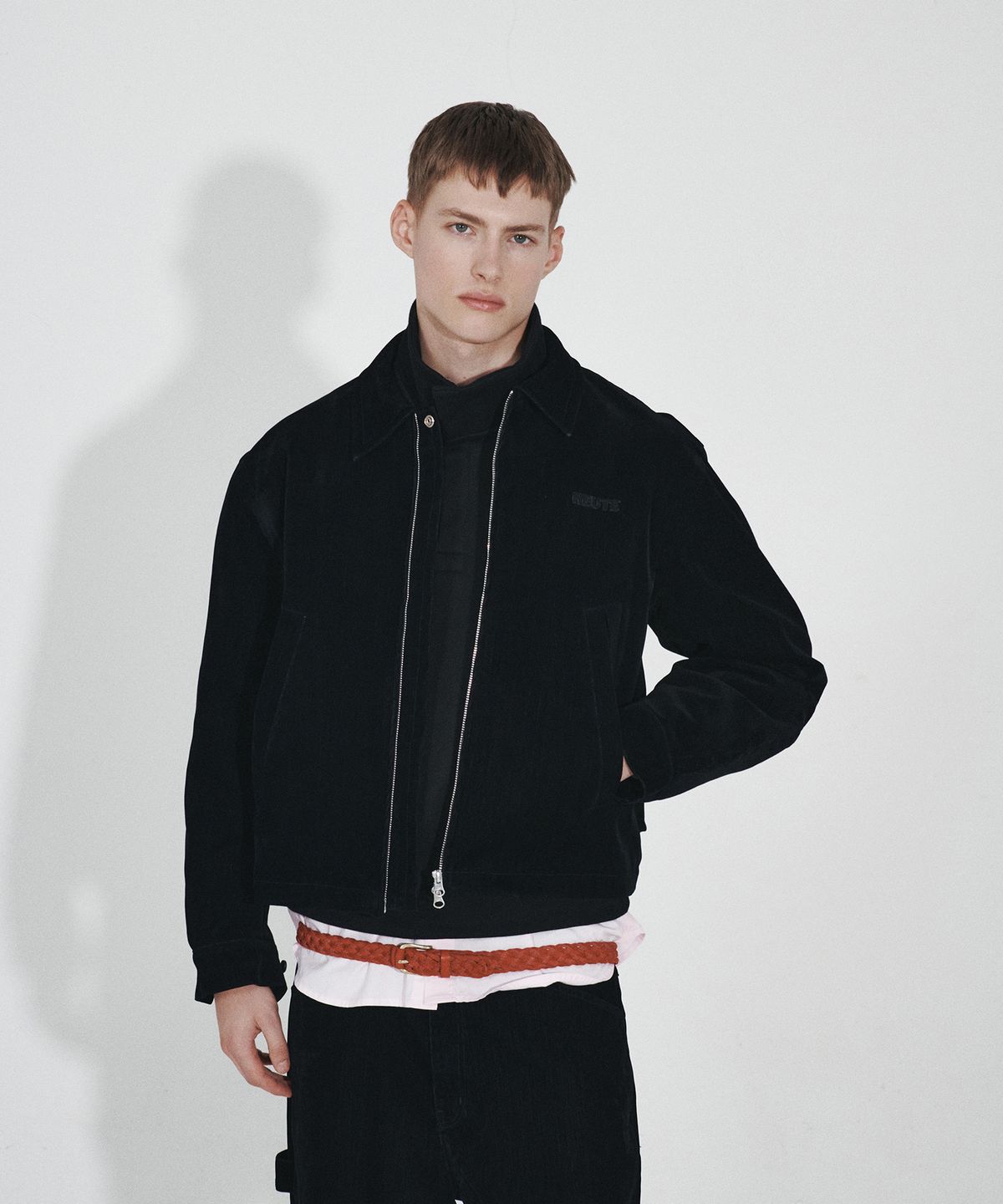 호이테(HEUTE) HET SQUARE VELVET SHORT JACKET (BLACK)