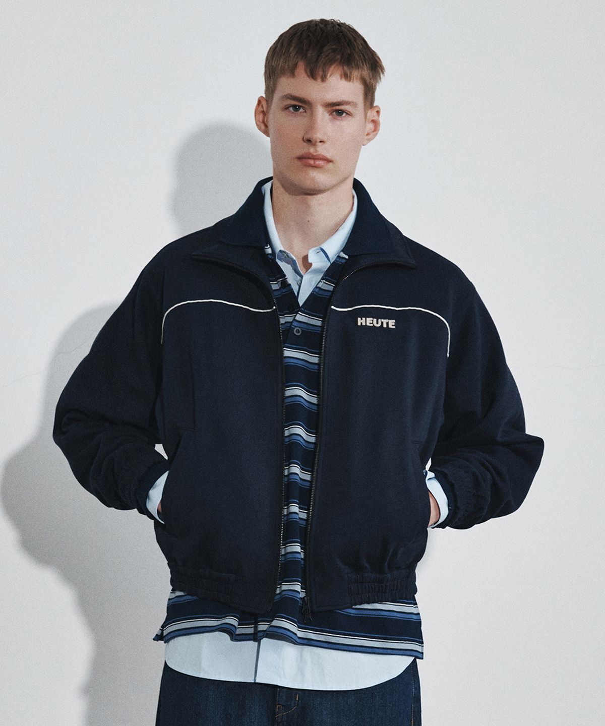 호이테(HEUTE) OLIVER TRACK JACKET (NAVY)