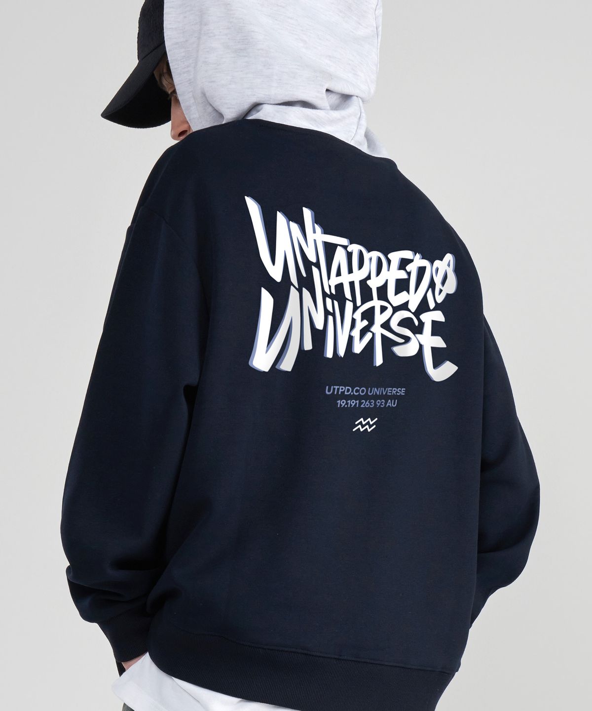 언탭트 스튜디오(UNTAPPED STUDIO) 유니버스 오버랩 오버핏 배색 후드 티셔츠
