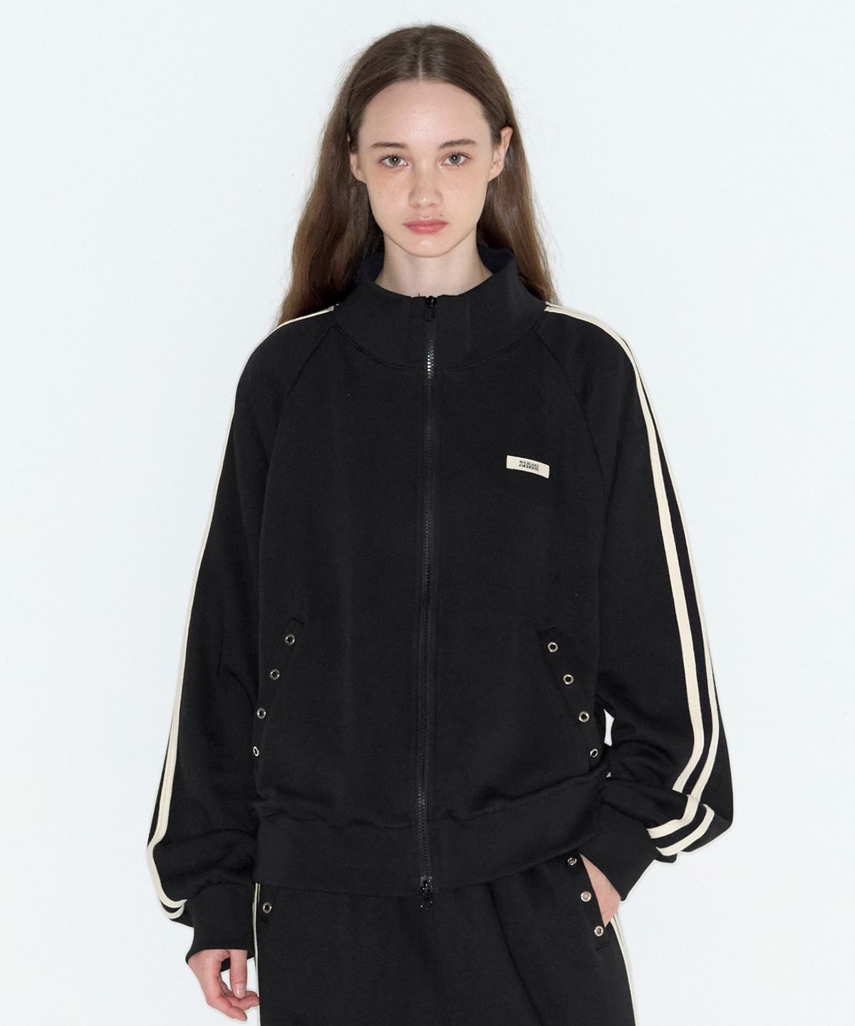 락케이크(ROCKCAKE) Beige Label Eyelet Track Top - Black