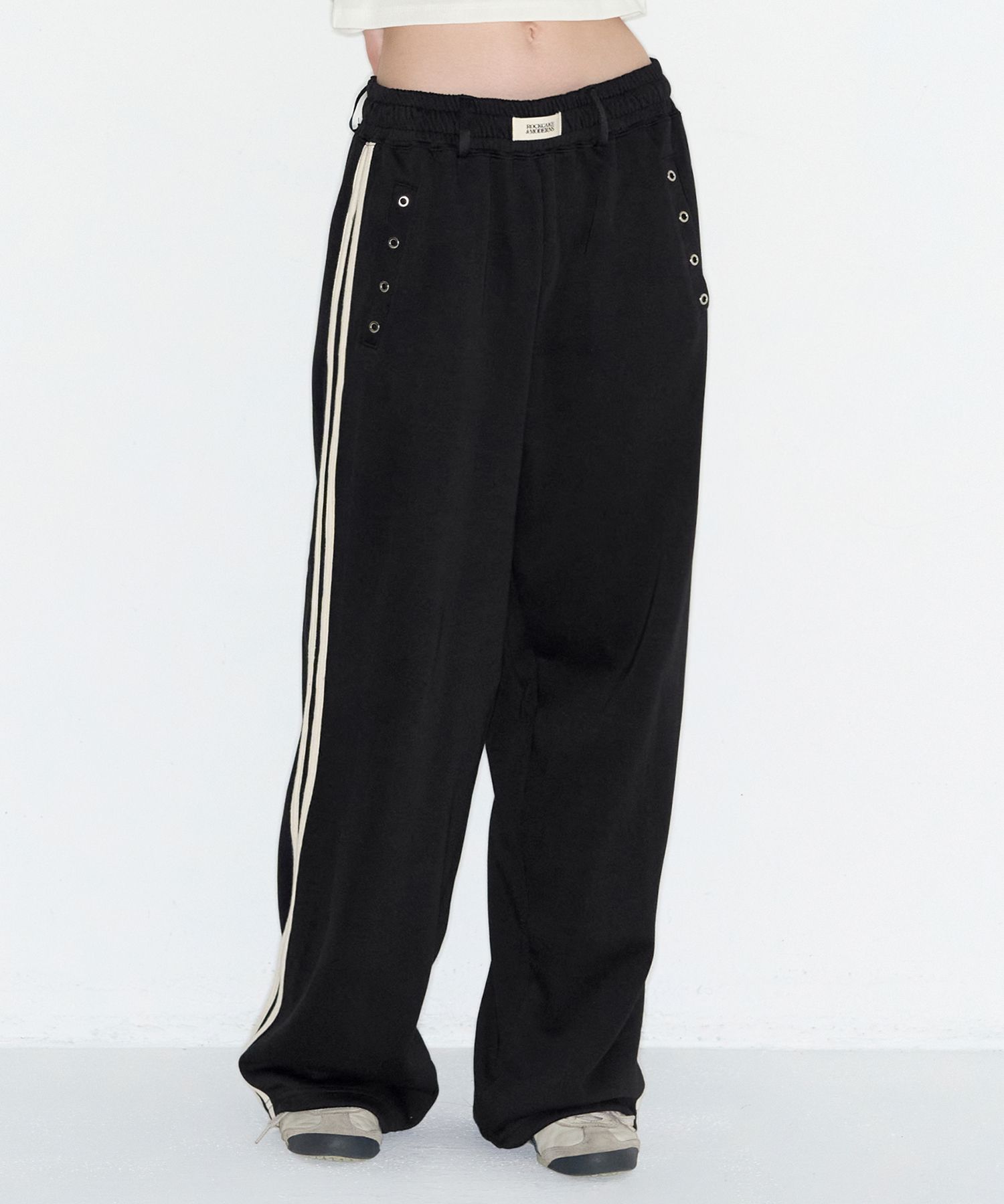 パンツ ROCKCAKE Beige Label 2way Jogger Khaki RC24PT05800 MUSINSA | ROCKCAKE Beige Label Eyelet 2way Jogger Pants - Black