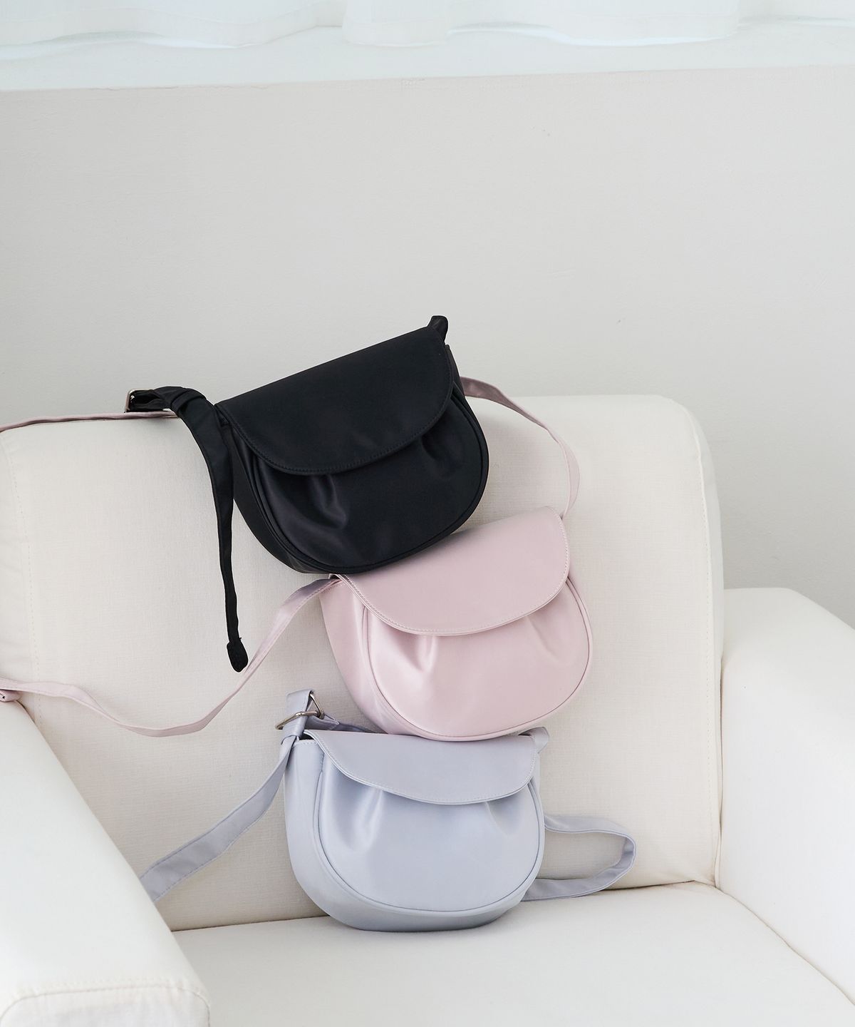 아이띵소(ITHINKSO) MINI SHELL CROSS BAG _ SATIN 미니 셸 크로스백 _ 새틴