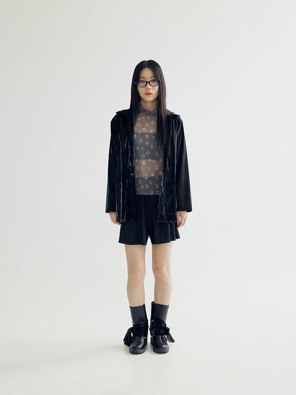 봄날 부티크(BOMNAL BOUTIQUE) 글로시 자켓 _ 블랙