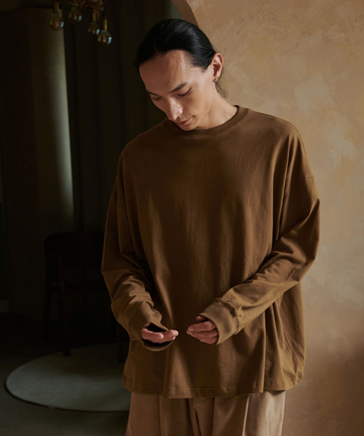 아르덴티 벨로나(ARDENT VELLONA) 오리지널 에센틱 오버핏 롱 슬리브_브라운