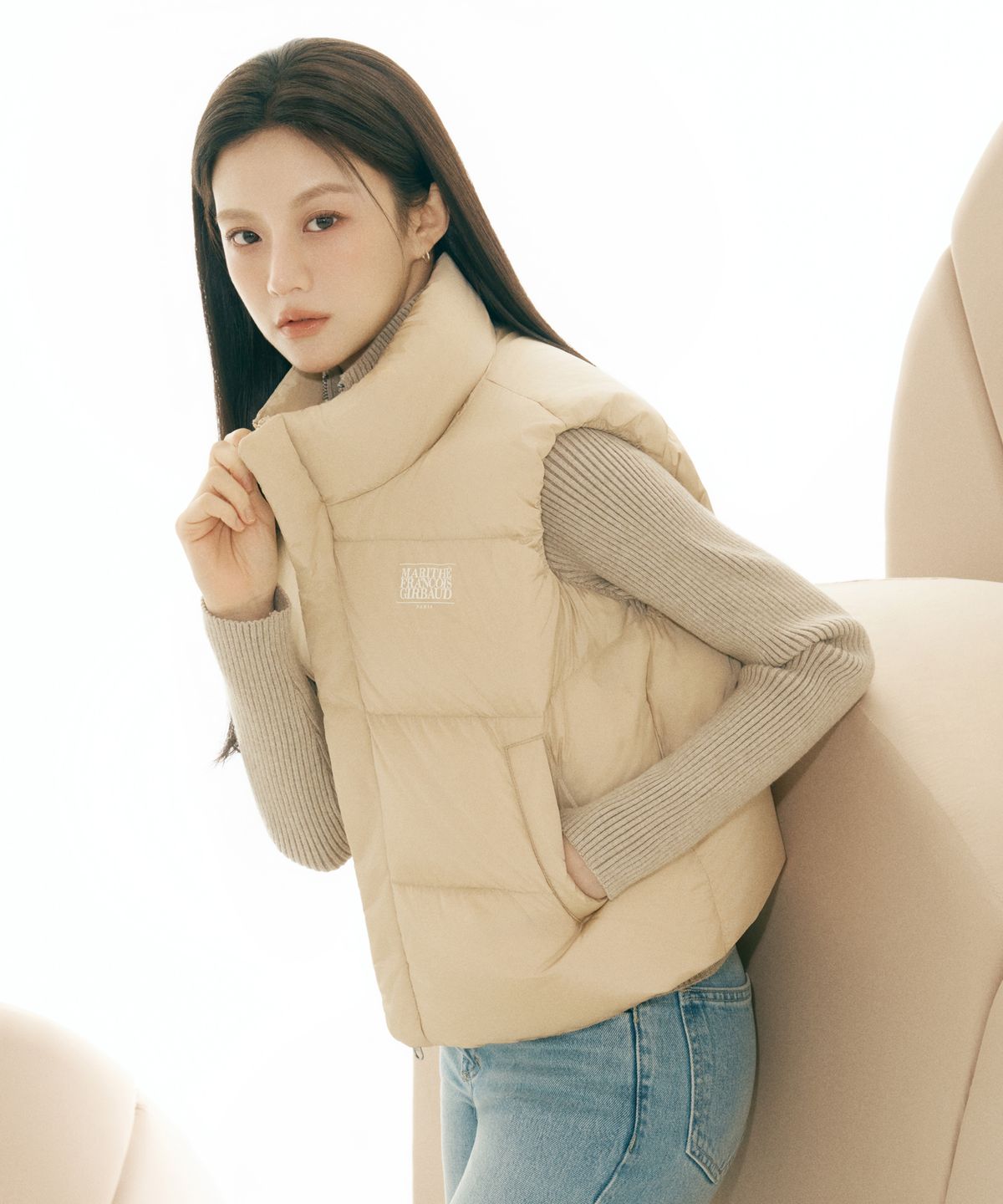 마리떼 프랑소와 저버(MARITHÉ + FRANҪOIS GIRBAUD) W CLASSIC LOGO DUCK DOWN CROP VEST beige