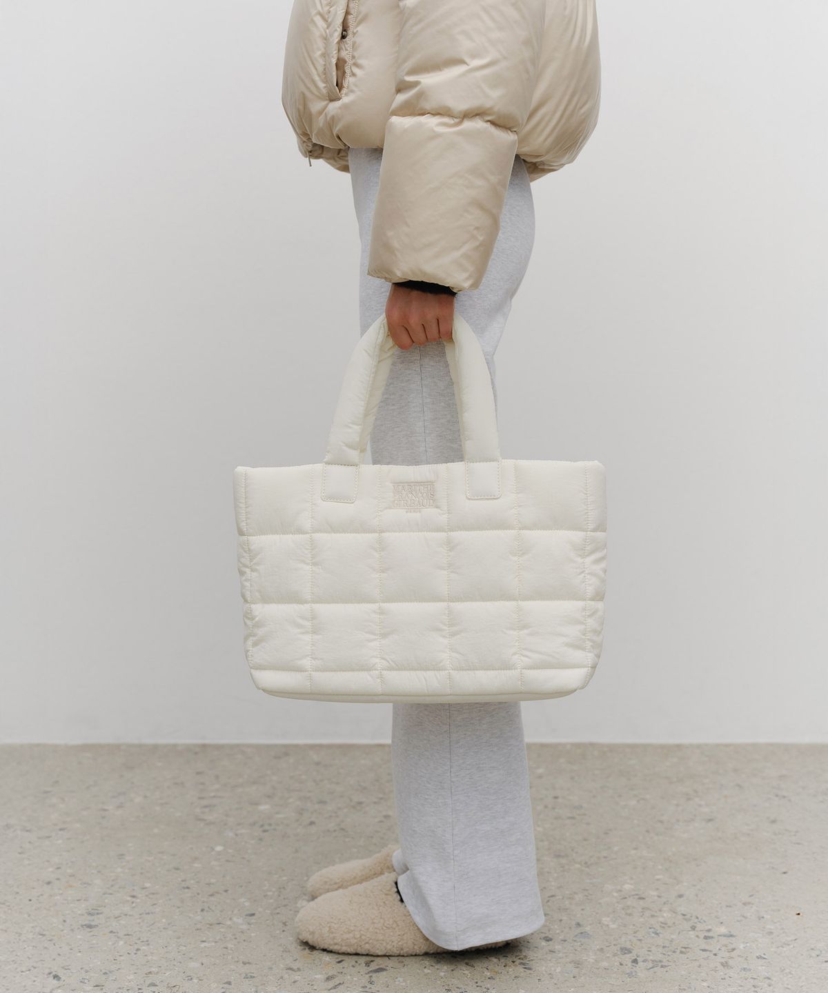 마리떼 프랑소와 저버(MARITHÉ + FRANҪOIS GIRBAUD) CLASSIC LOGO PADDING TOTE BAG ivory
