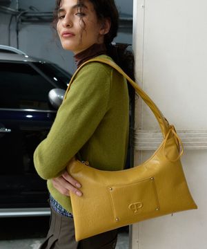 EYELET FLAT SHOULDER BAG(MUSTARD)