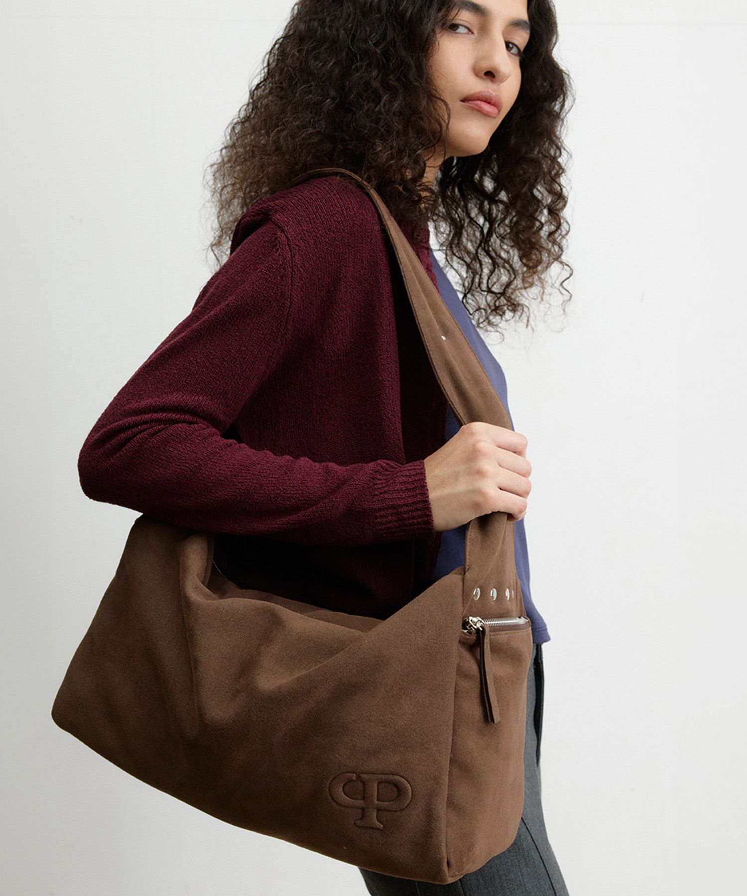 【CHRISTINE PROJECT】STUD SUEDE BULKY BAG/ 追跡付 MUSINSA | CHRISTINEPROJECT STUD SUEDE BULKY BAG(BROWNIE)