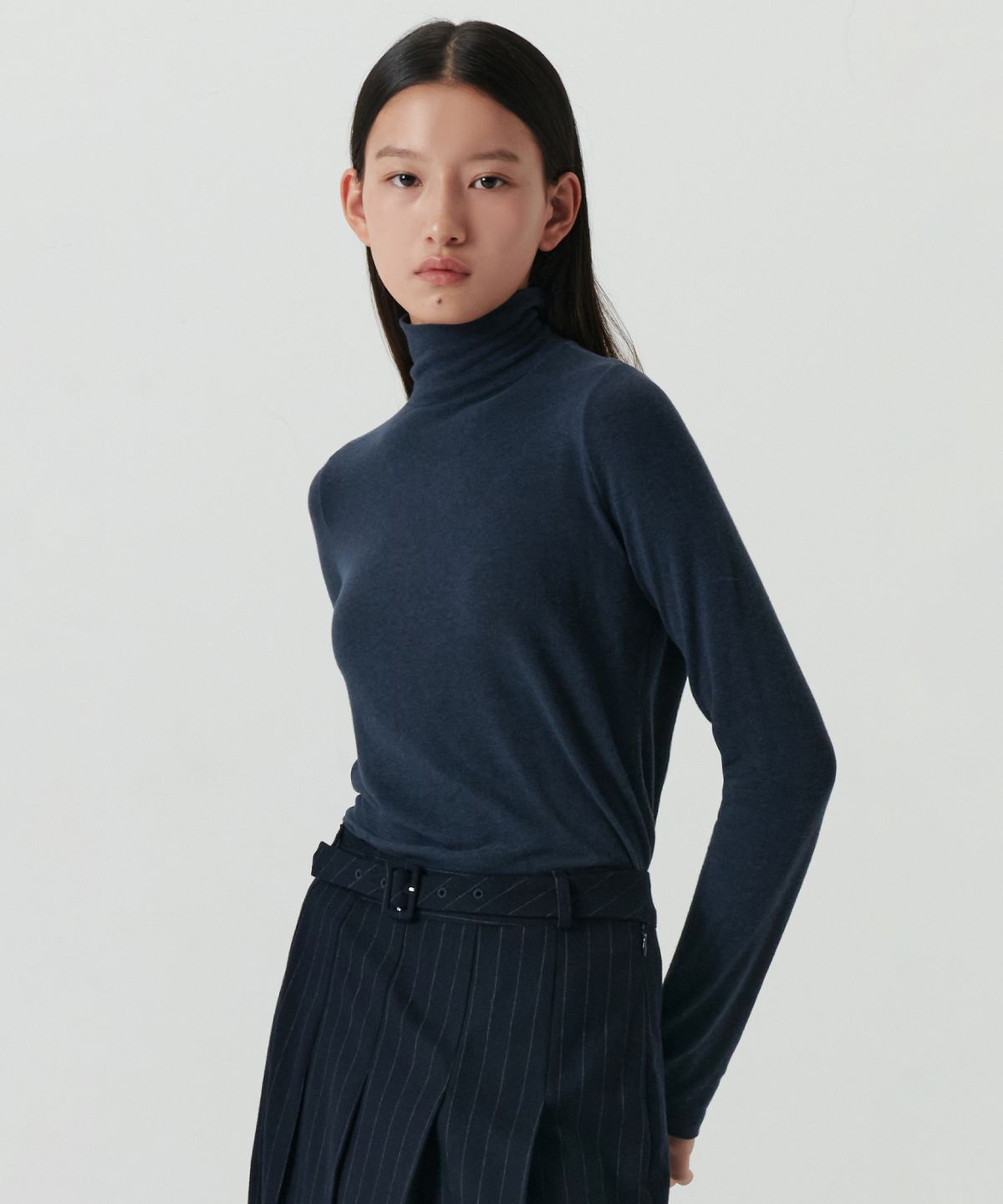 르바(LEVAR) Basic Wool Jersey Half-Neck Top - Dusty Navy