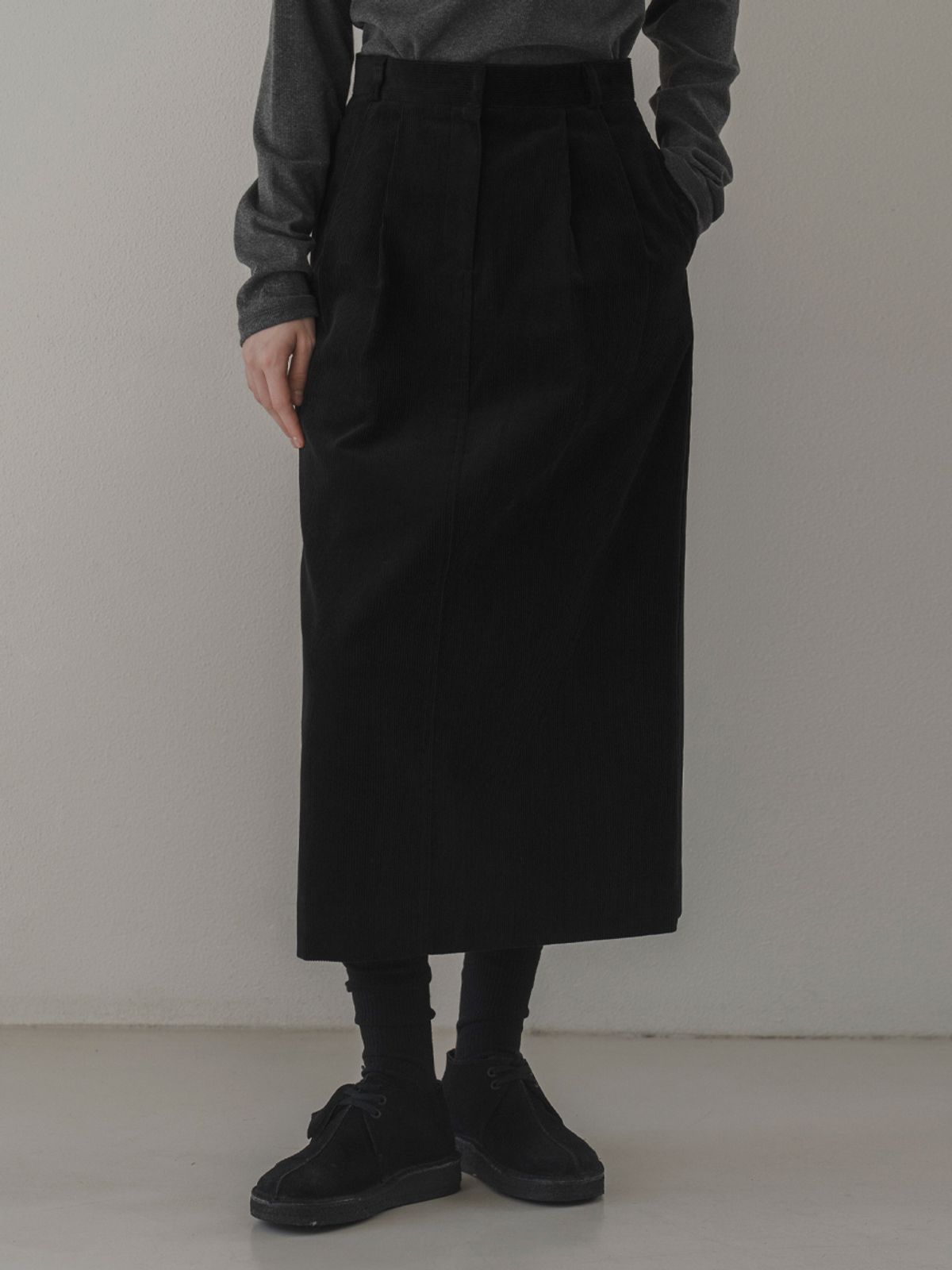 더미튼(THEMITTEN) Corduroy H-line skirt (black)