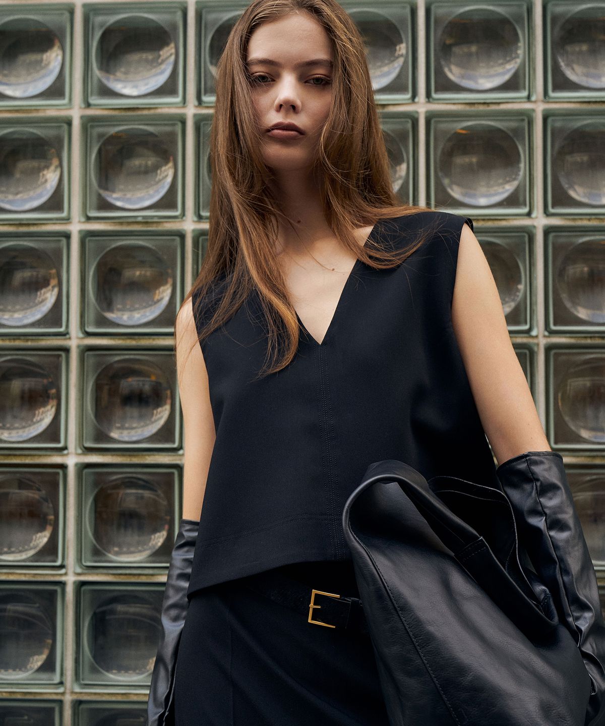 르네제이(RENEJ) V Neck Sleeveless Top