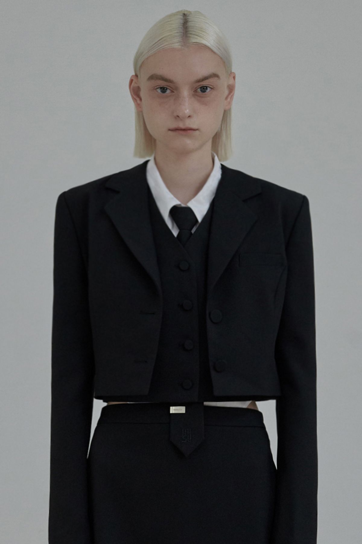 마우솔레움(MAU SOLEUM) Hugh Cropped Suit Jacket - Black