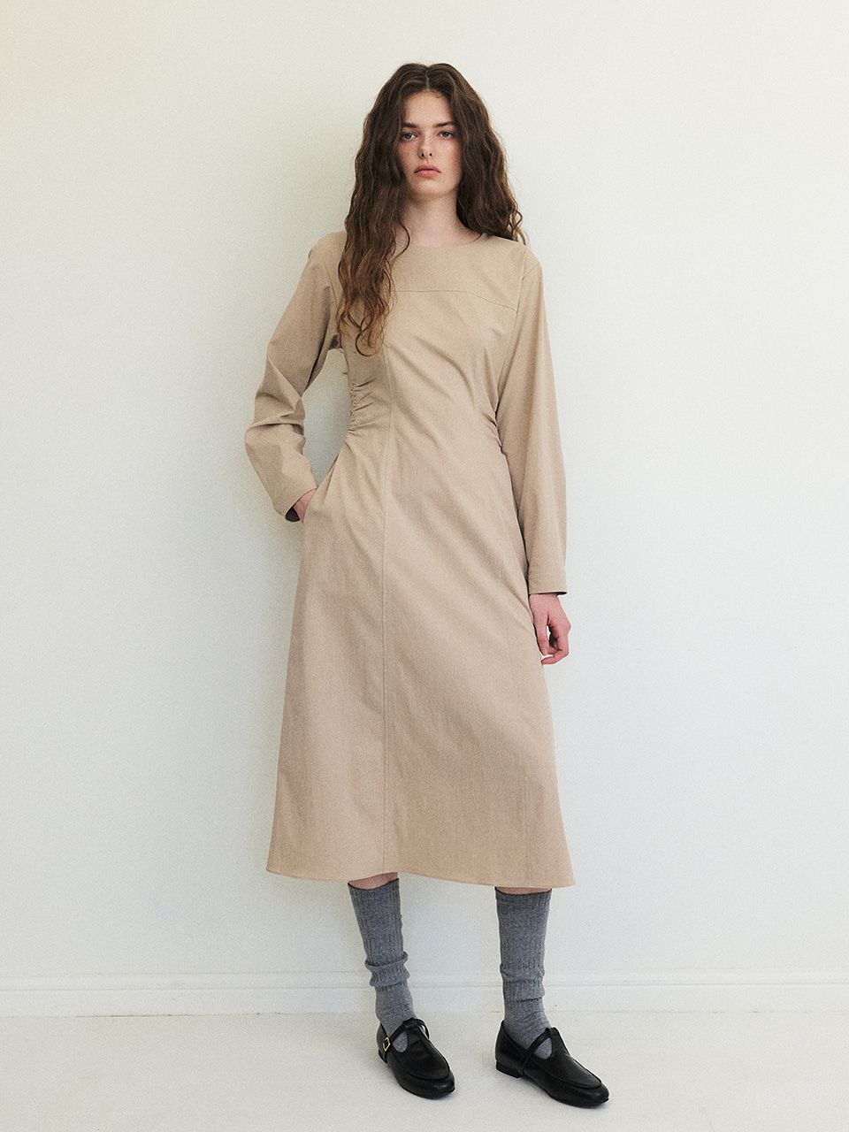 ワンピース ETMON Side Shirring Pintuck Dress, Yellow Beige PINTUCK SHIRRING LONG DRESS_YELLOW - ONENINENINEONE | 60