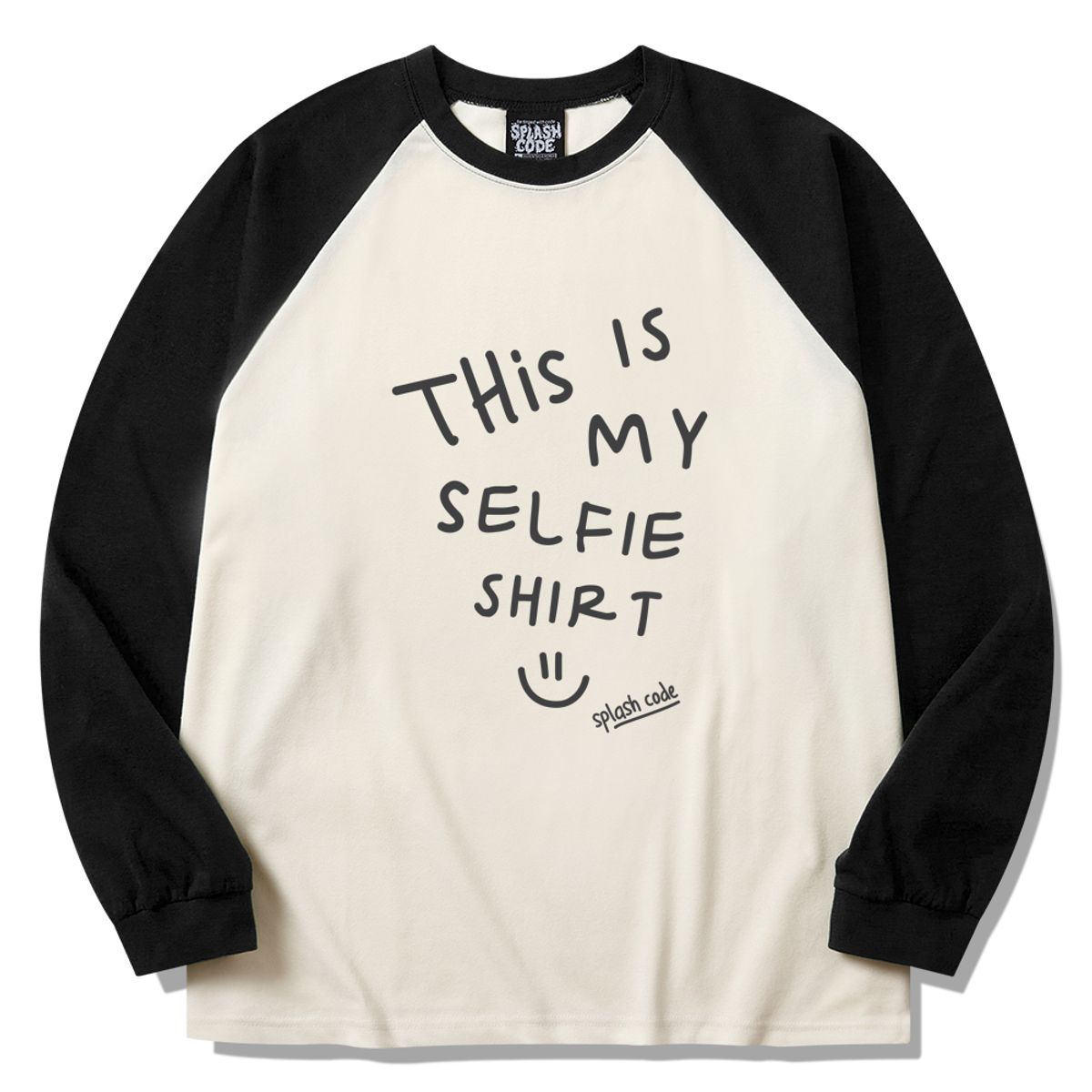스플래시코드(SPLASHCODE) 래글런 롱슬리브 크림 - 셀피 셔츠 두들(Selfie Shirt Doddle)