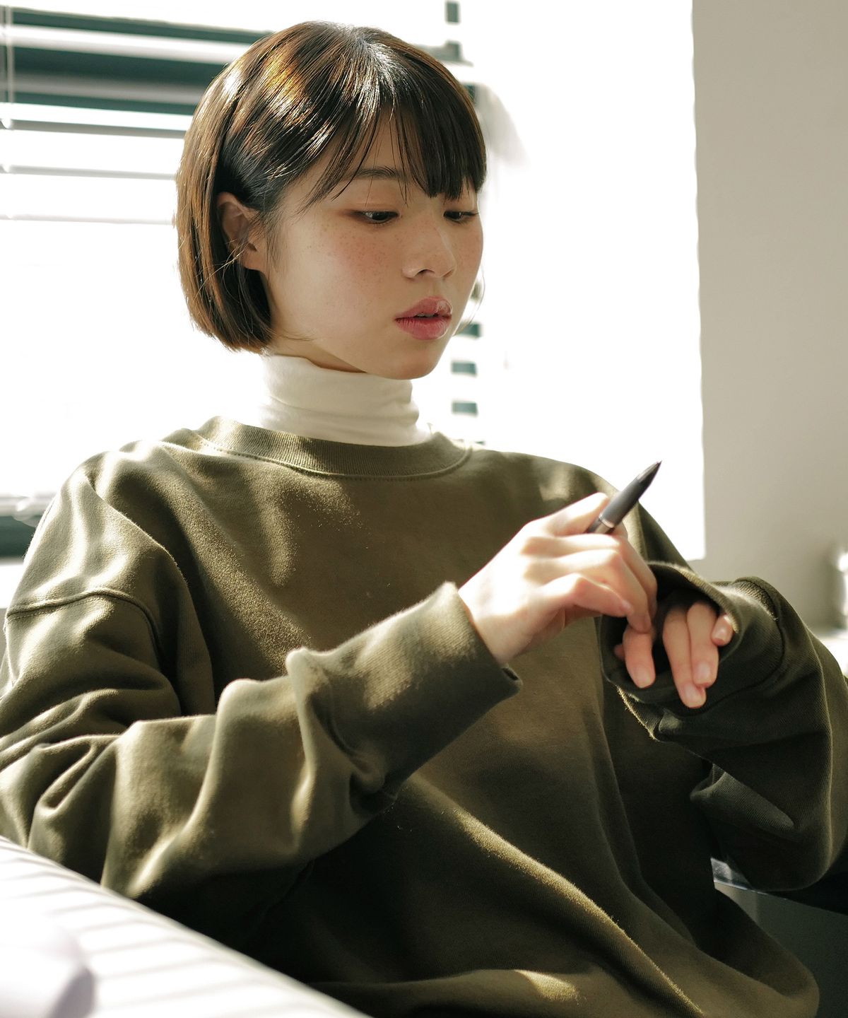 제멋(JEMUT) 인사이트 오버핏 헤비 스웨트셔츠 올리브카키 KJMT2591