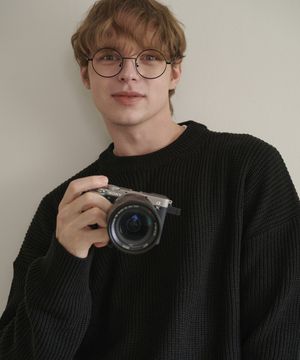 펀칭 라운드넥 오버핏 니트 블랙