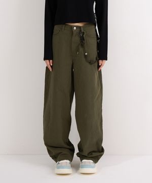 카키 컬러 오버사이즈 팬츠